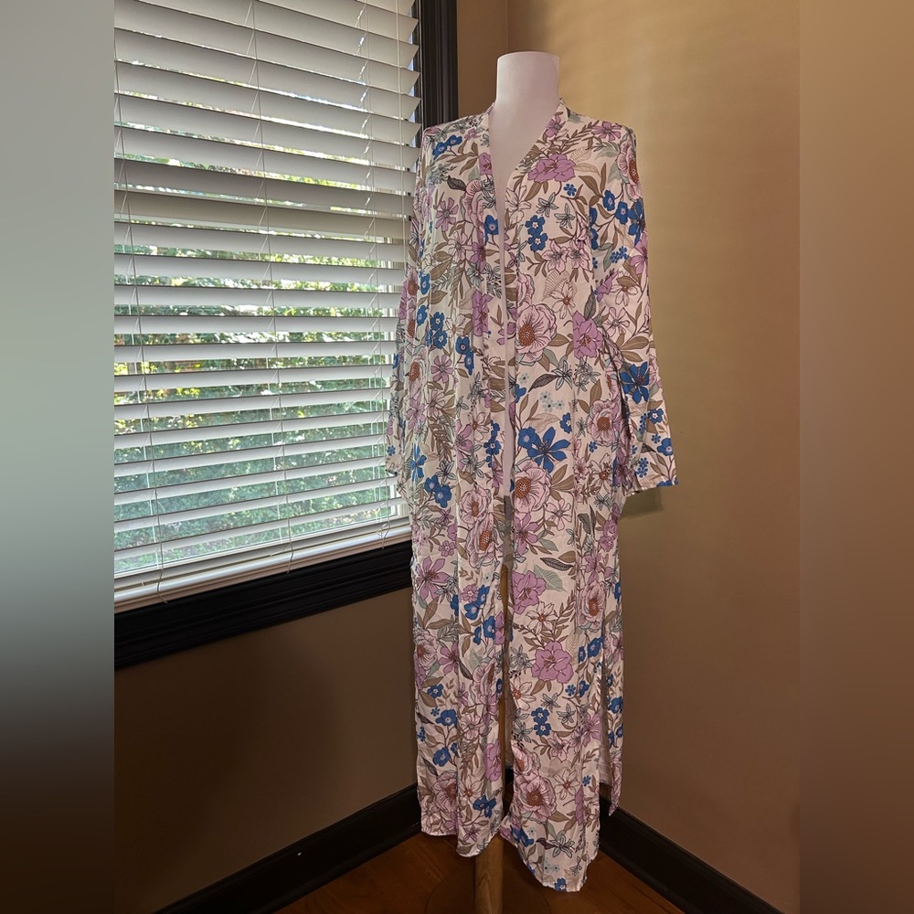 Peach Love California Floral Kimono in Purple and White